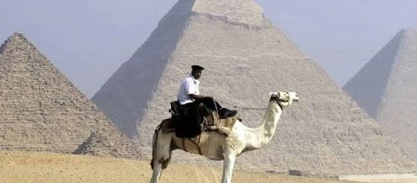 Αλλάζουν οι ταξιδιωτικές οδηγίες στην Αίγυπτο - Τι θα ισχύει για όσους έχουν εμβολιαστεί